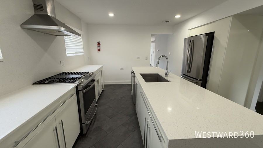 660 Clyde Ave #2 - Photo 6 of 15