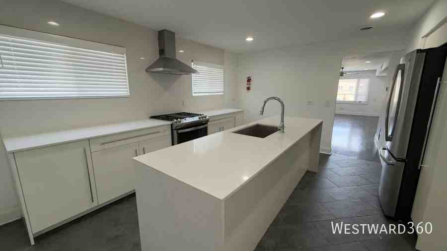 660 Clyde Ave #2 - Photo 7 of 15