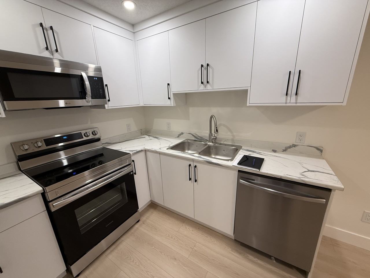 631B Eighth St #1 - Photo 6 of 15