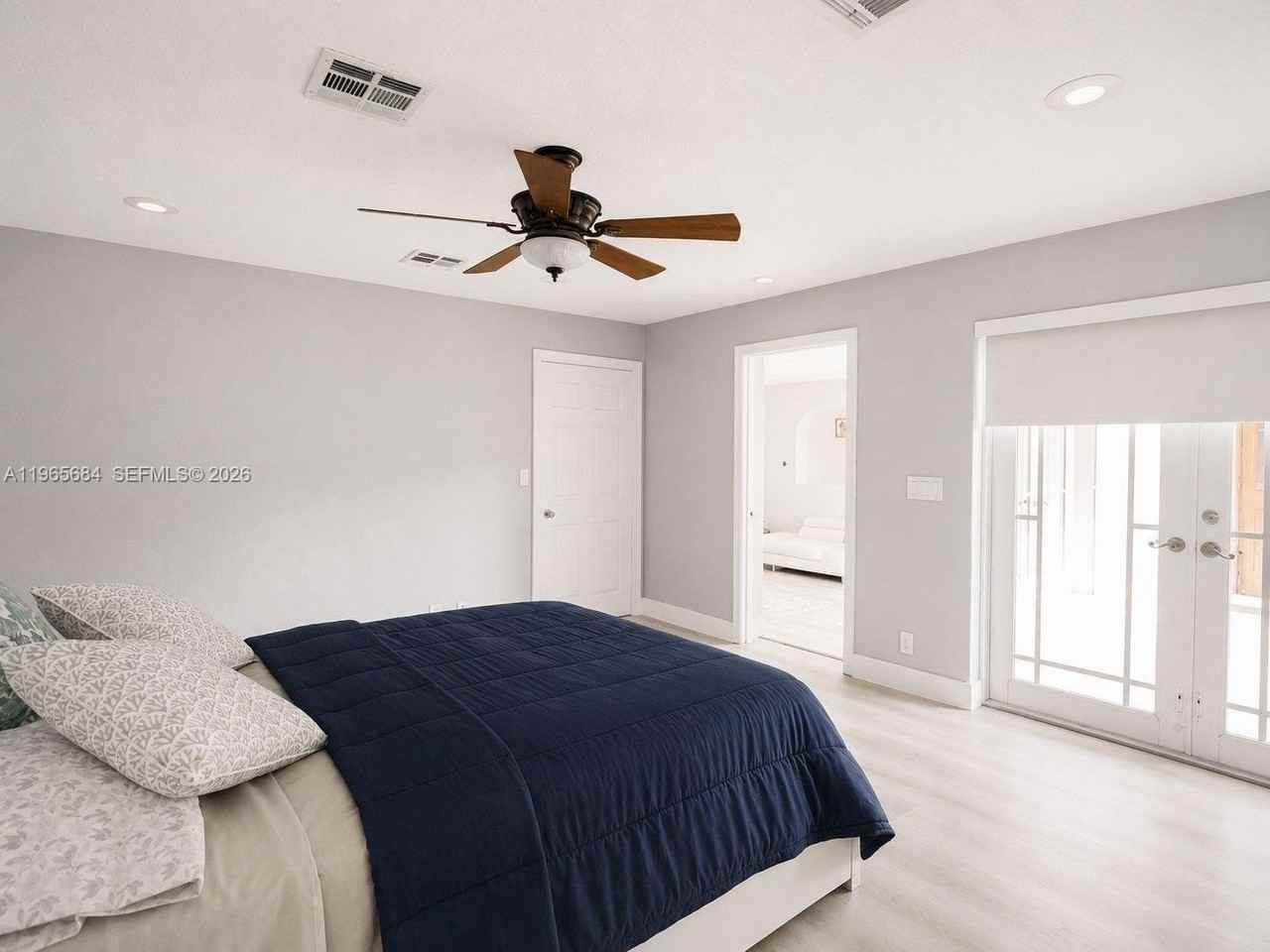901 Sw 121st Ave - Photo 3 of 14