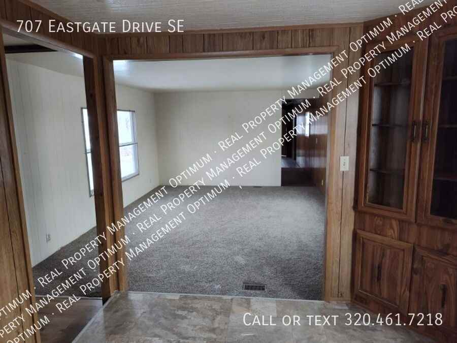 707 Eastgate Dr Se - Photo 6 of 16