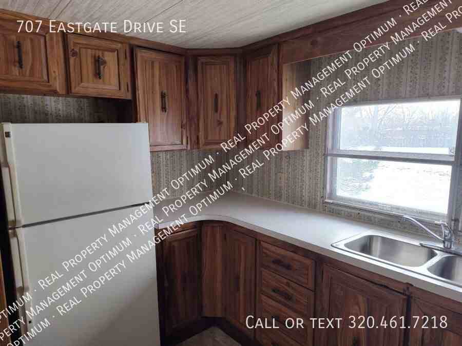 707 Eastgate Dr Se - Photo 7 of 16