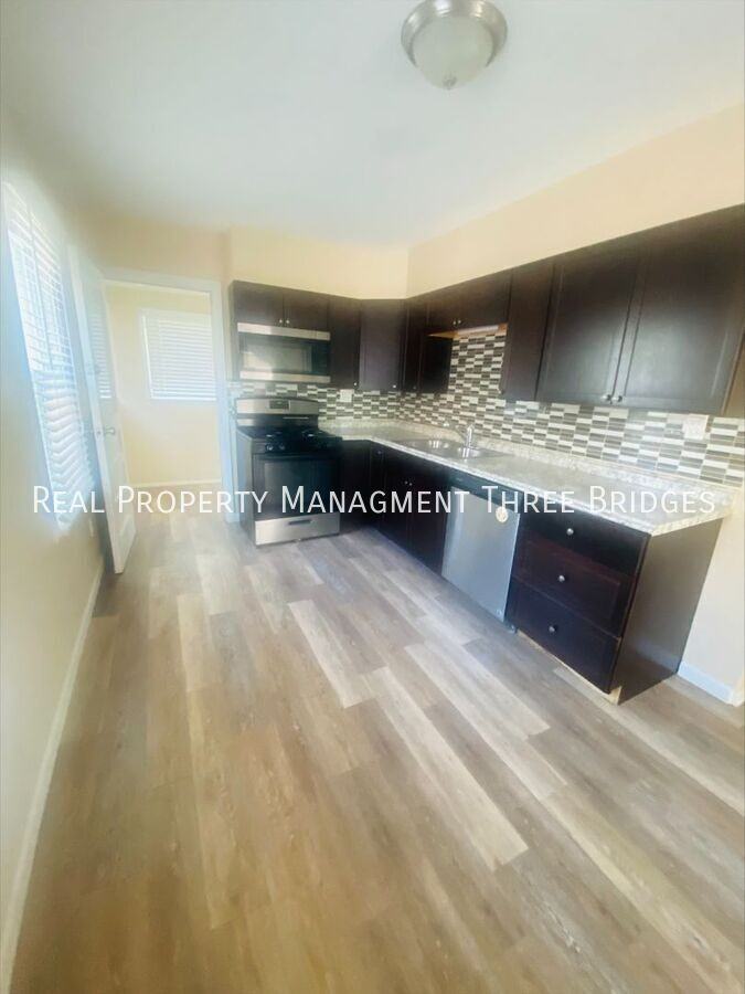 3208 Dix Ave - Photo 4 of 8