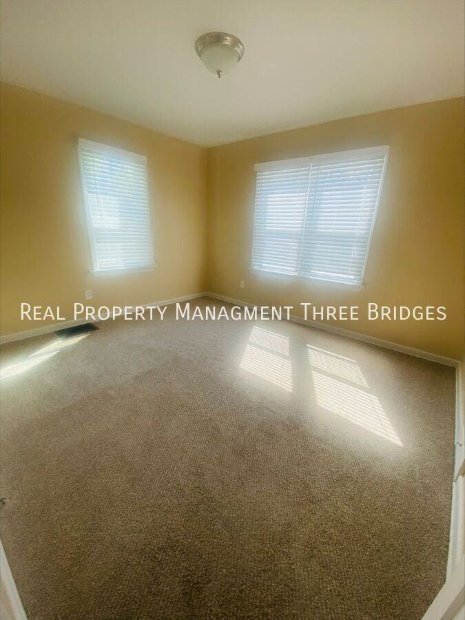3208 Dix Ave - Photo 5 of 8
