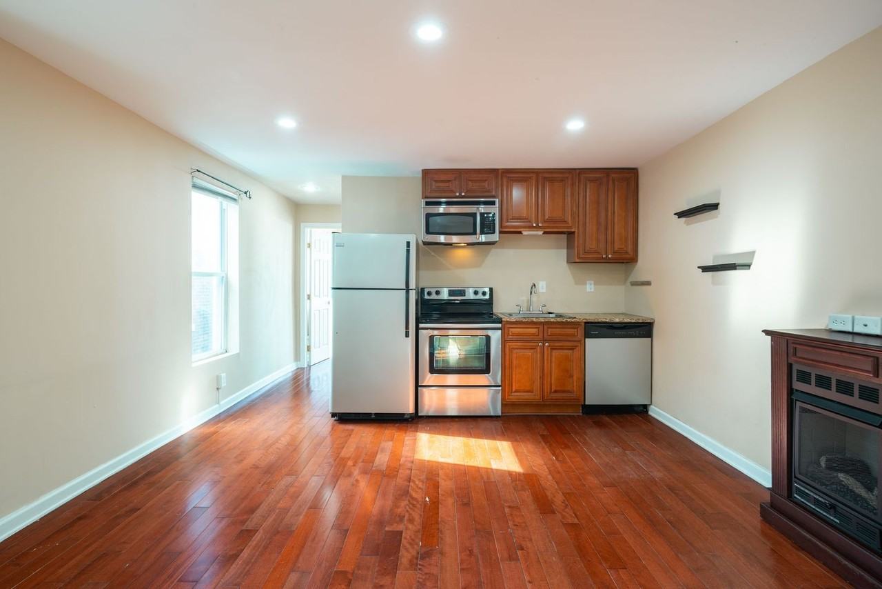 1422 Christian St #3R - Photo 4 of 15