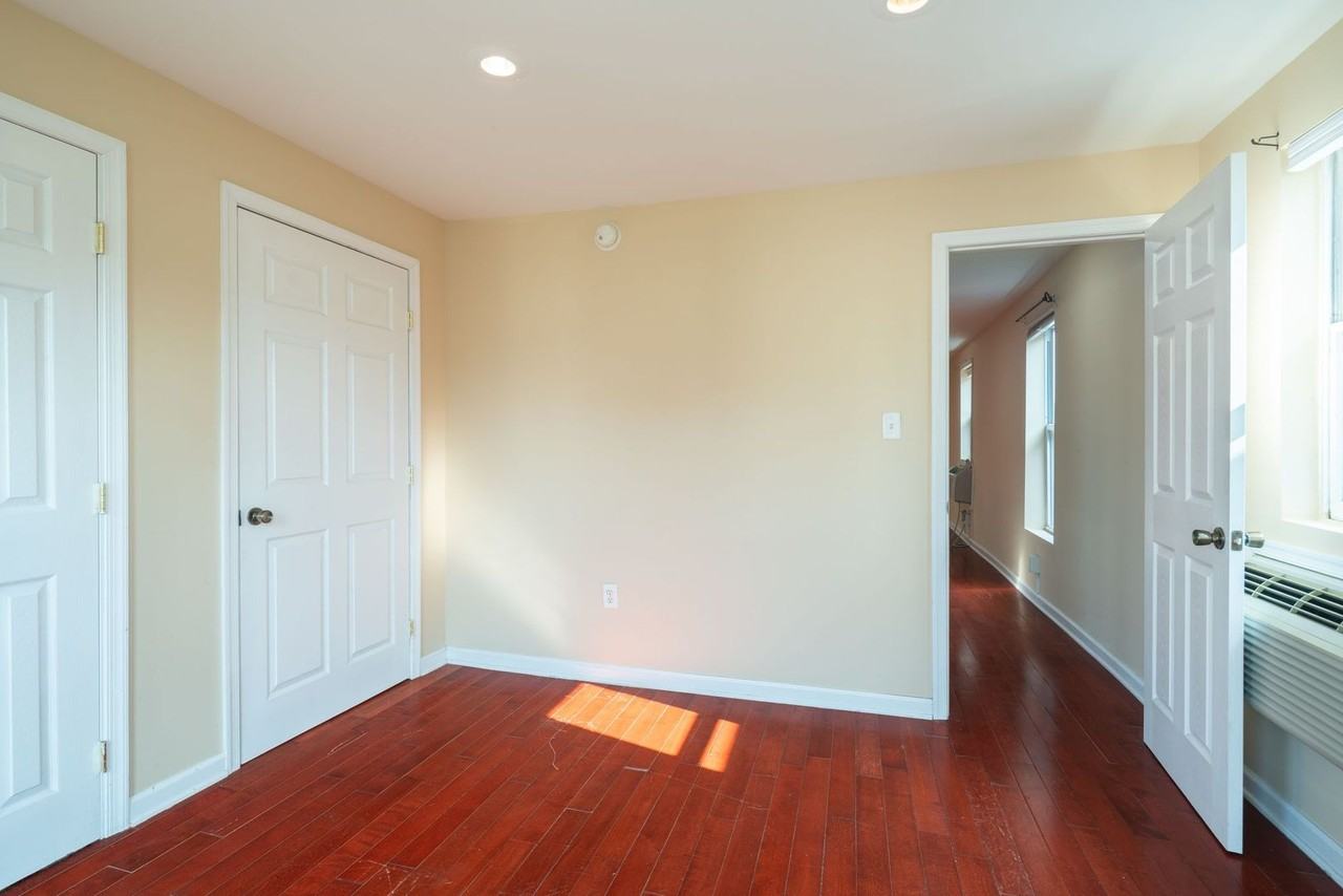 1422 Christian St #3R - Photo 7 of 15