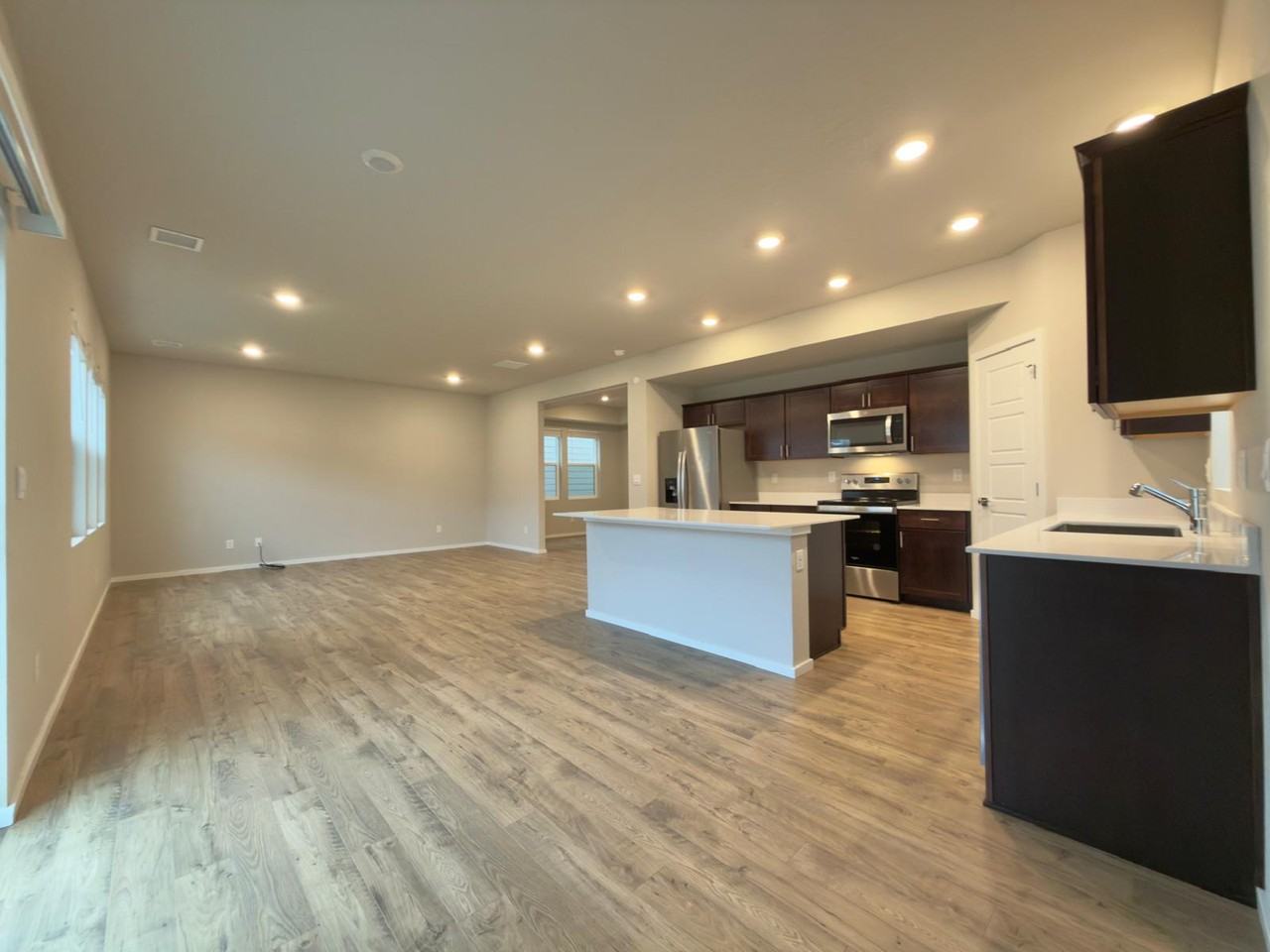 3883 S Clinton Rd - Photo 4 of 20