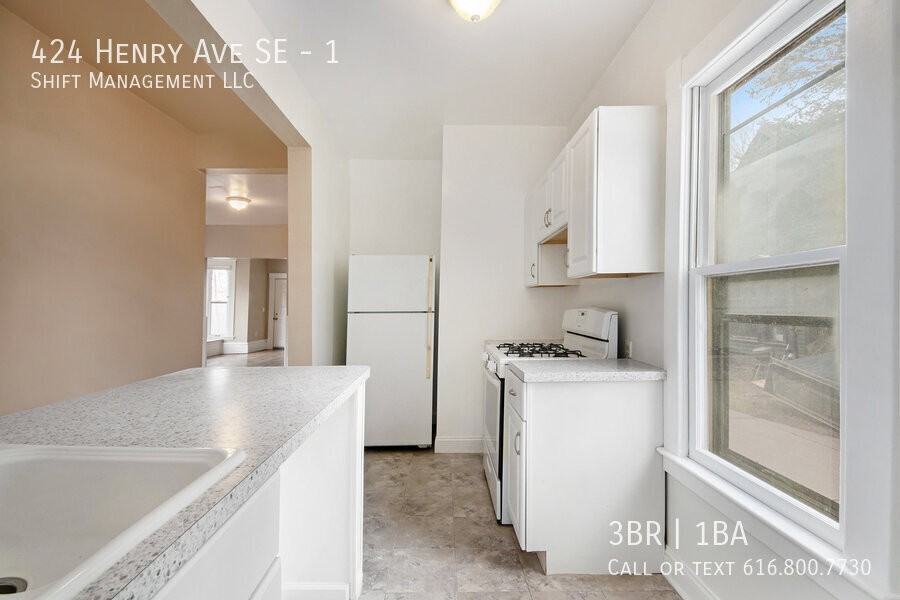 424 Henry Ave Se #1 - Photo 6 of 15
