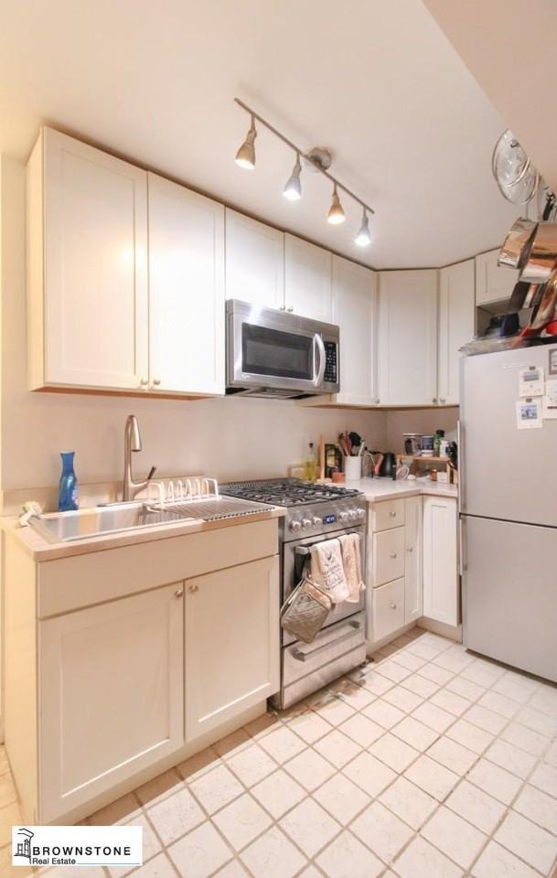 47 Wyckoff St - Photo 4 of 6