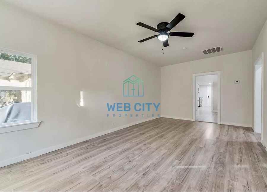 2826 Casey St - Photo 3 of 8