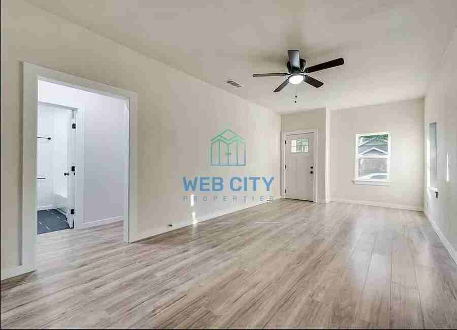 2826 Casey St - Photo 4 of 8