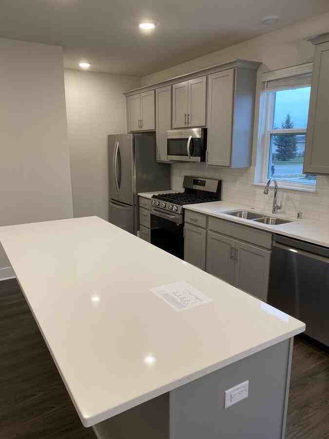 W218N16046 Tiger Lily Dr - Photo 2 of 23