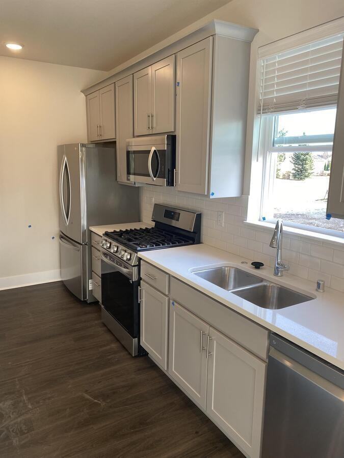 W218N16046 Tiger Lily Dr - Photo 3 of 23