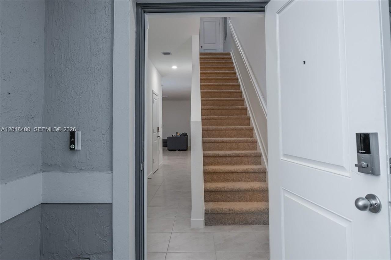 844 Nw 3rd Way #844 - Photo 5 of 42