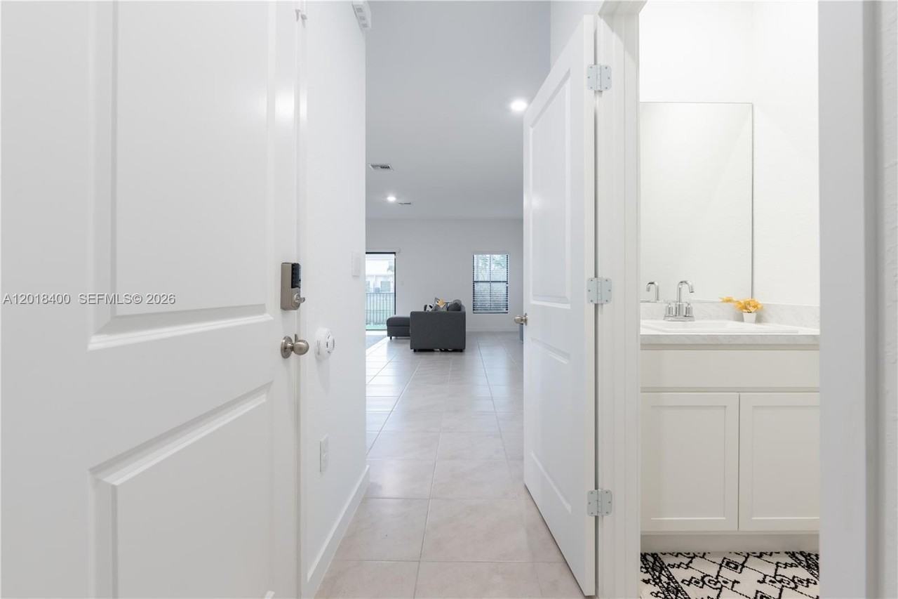 844 Nw 3rd Way #844 - Photo 6 of 42
