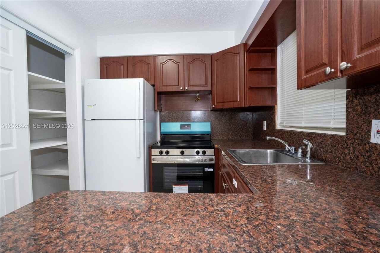 5270 Sw 90th Way #1 - Photo 3 of 16