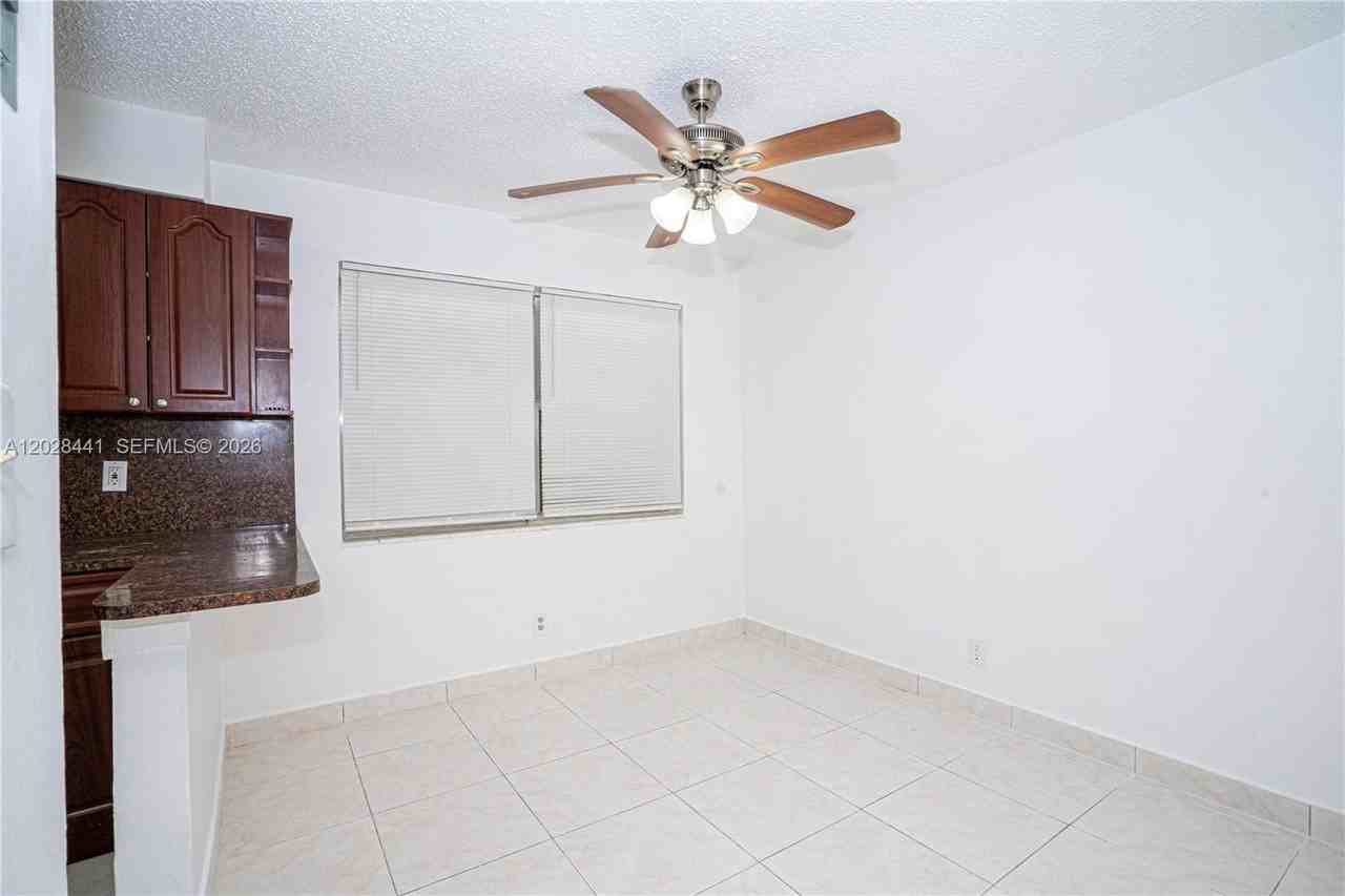 5270 Sw 90th Way #1 - Photo 5 of 16