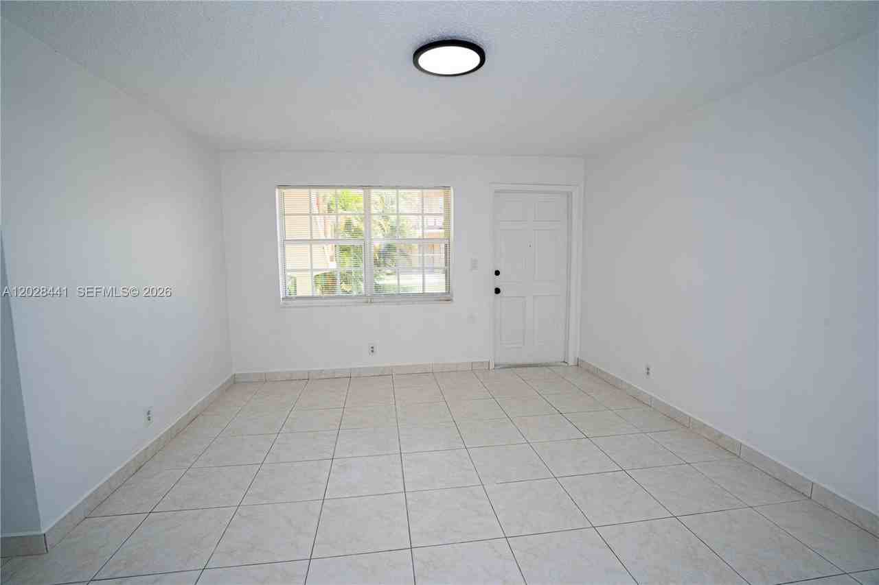 5270 Sw 90th Way #1 - Photo 7 of 16