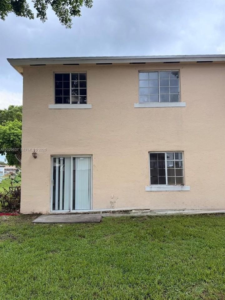 18774 Sw 100th Ave #18774 - Photo 4 of 7