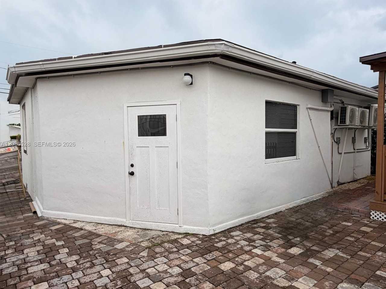 6801 Sw 22nd St - Photo 3 of 17