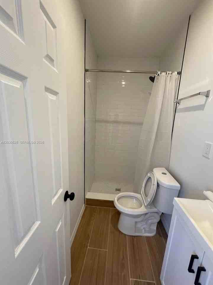 6801 Sw 22nd St - Photo 4 of 17