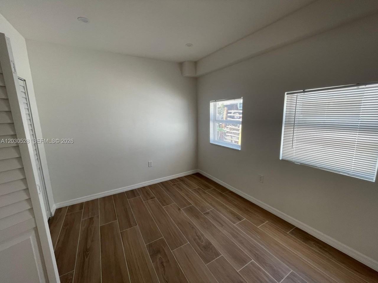 6801 Sw 22nd St - Photo 5 of 17