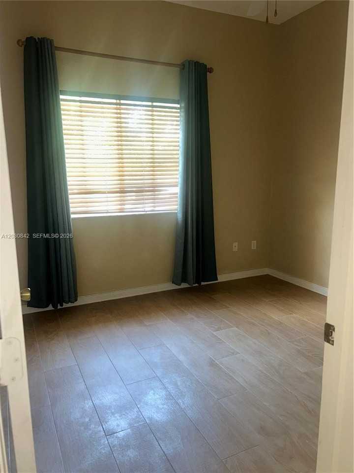 3073 Sw 140th Ave #3073 - Photo 3 of 17