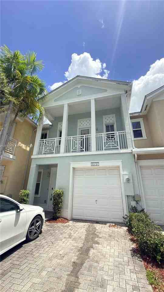 10737 Nw 76th Ln #0 - Photo 2 of 27