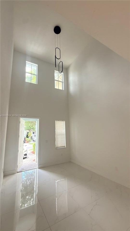 10737 Nw 76th Ln #0 - Photo 4 of 27