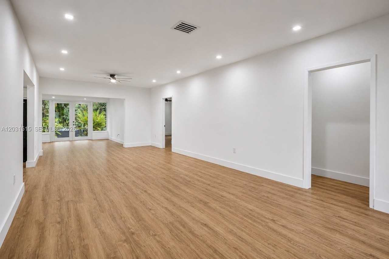 8819 Dickens Ave - Photo 2 of 29