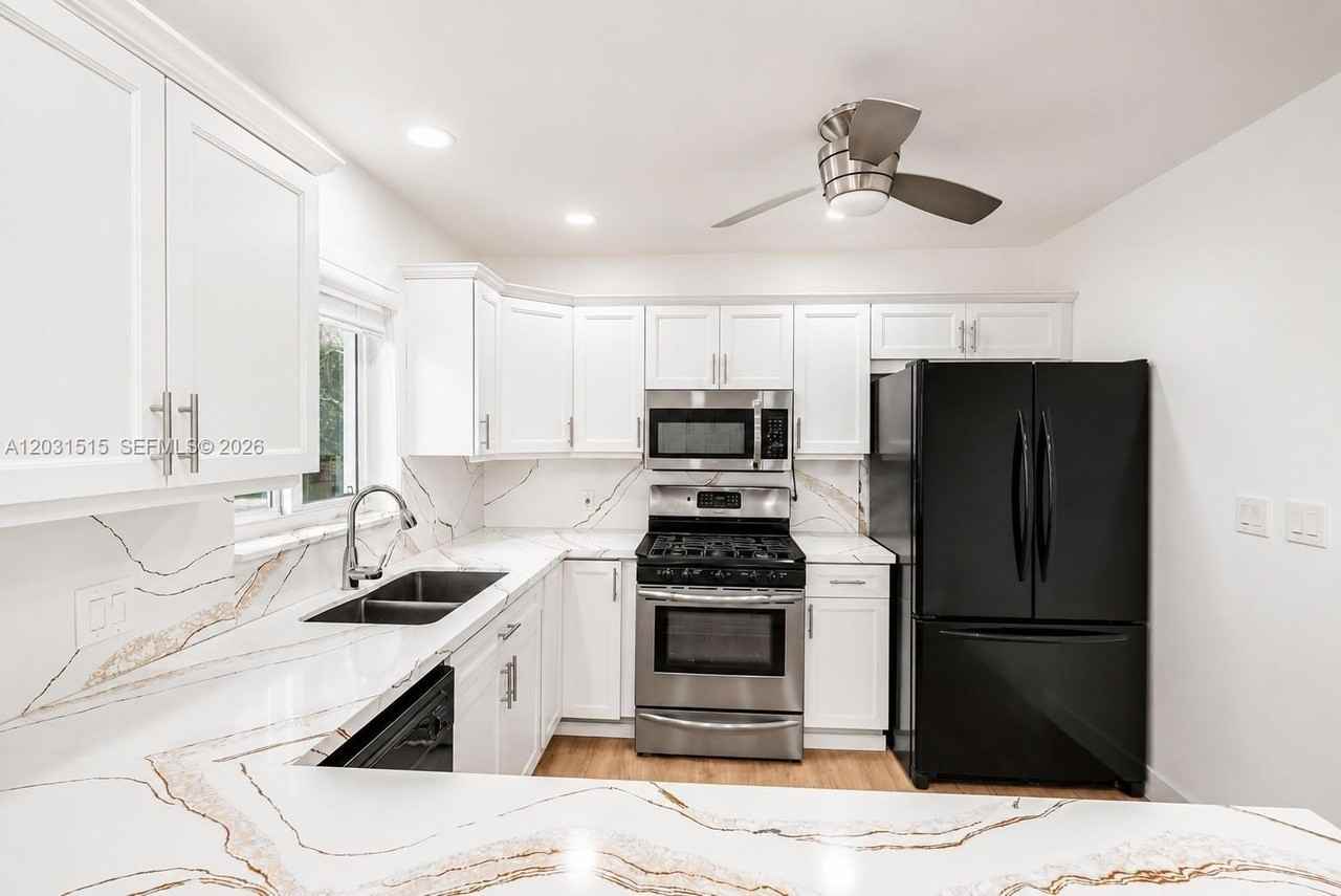 8819 Dickens Ave - Photo 7 of 29