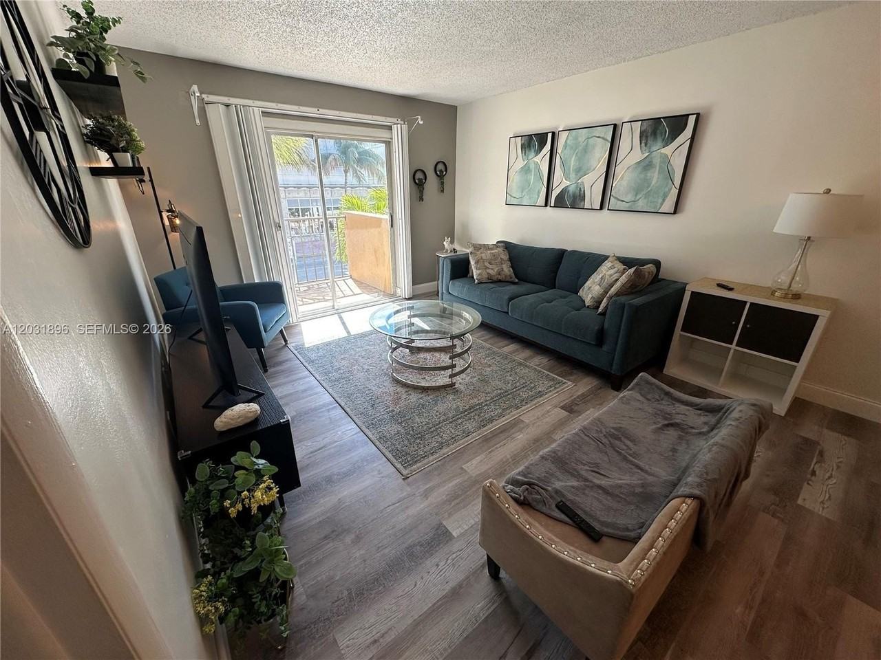 1150 Collins Ave #204 - Photo 2 of 17