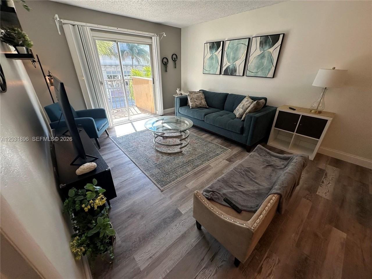 1150 Collins Ave #204 - Photo 4 of 17