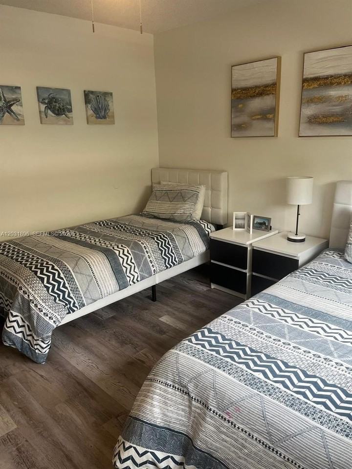 1150 Collins Ave #204 - Photo 7 of 17
