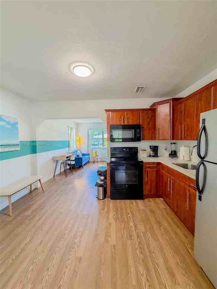 2740 Dewey St #0 - Photo 7 of 21