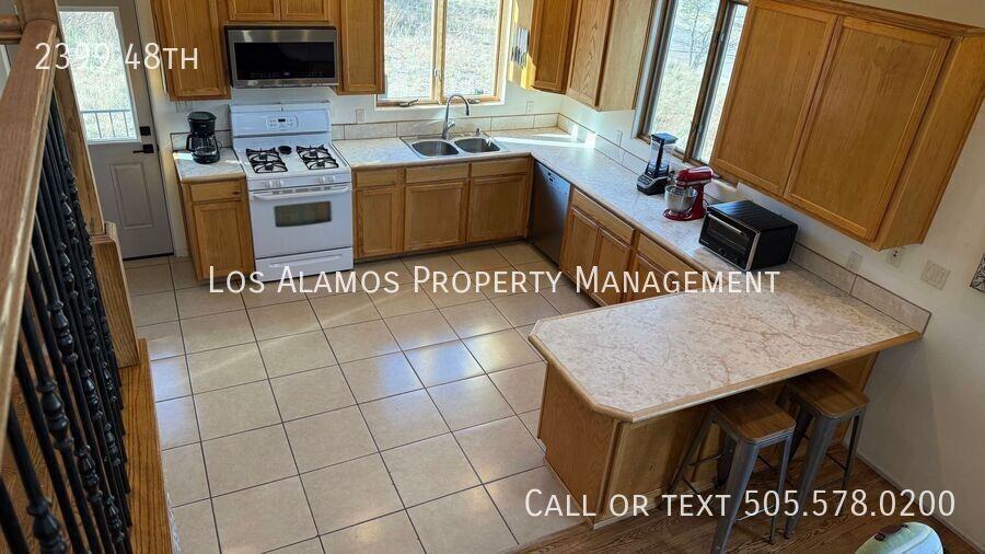2399 48th St - Photo 3 of 50
