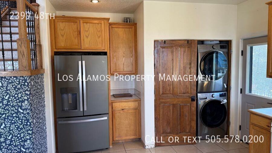 2399 48th St - Photo 4 of 50