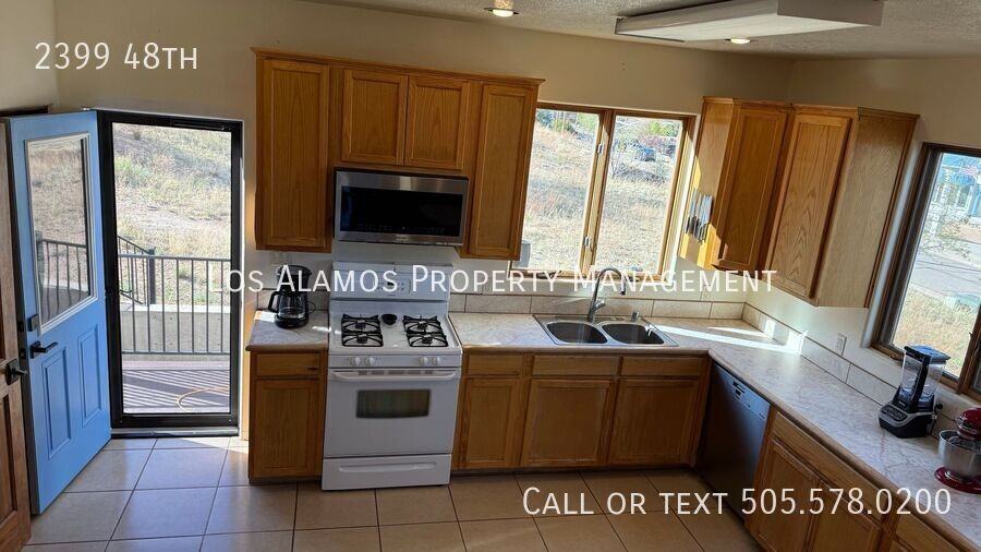 2399 48th St - Photo 5 of 50