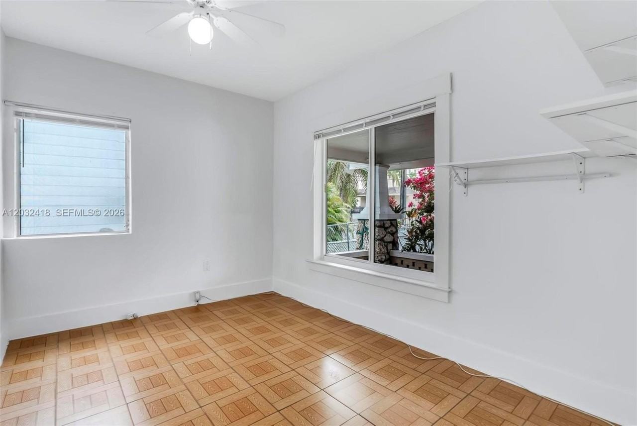 1243 Sw 3rd St #1 - Photo 5 of 50
