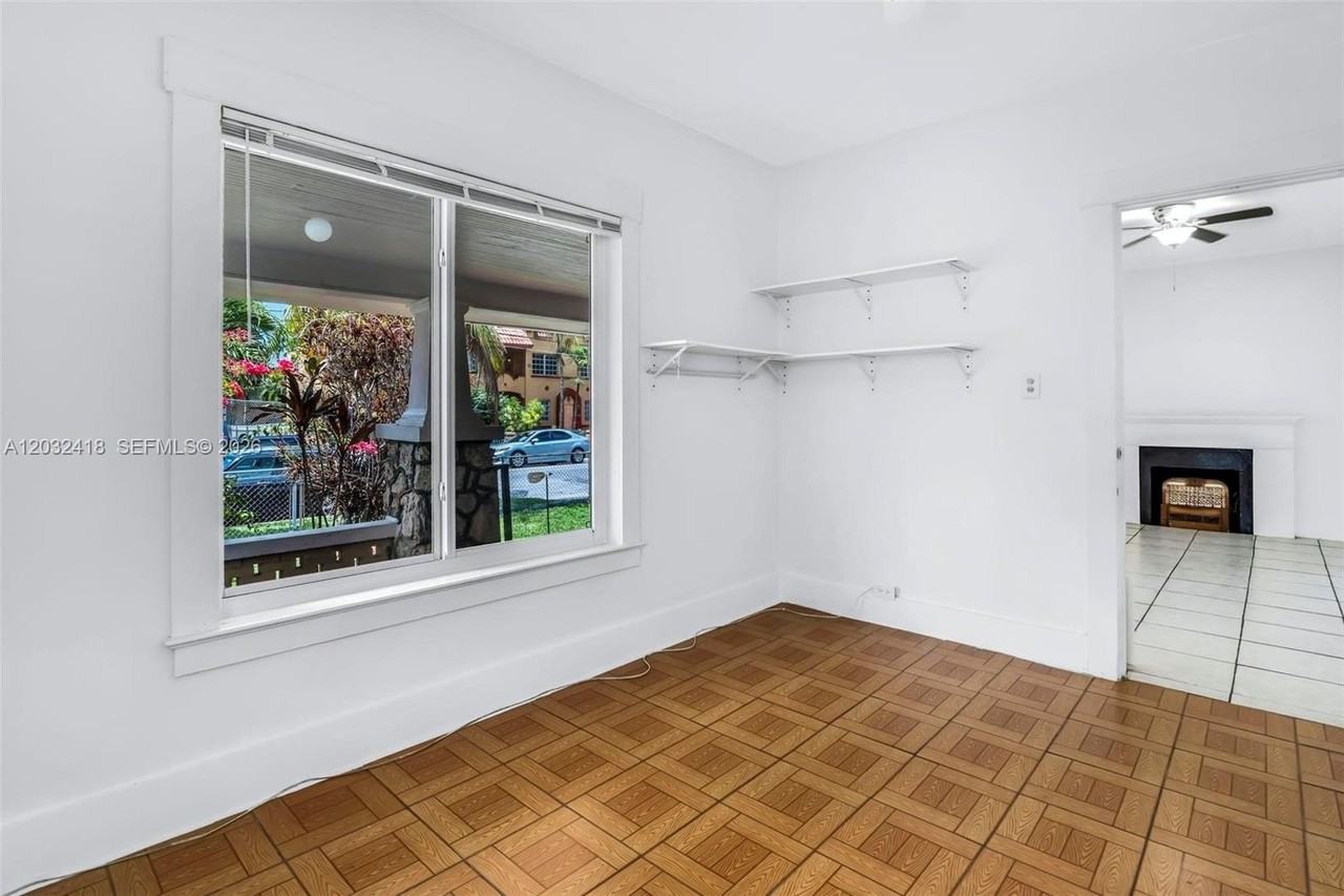 1243 Sw 3rd St #1 - Photo 7 of 50