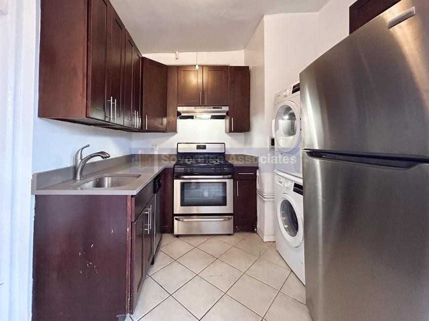 3139 Broadway - Photo 6 of 10