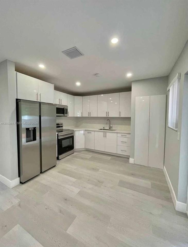 950 Nw 36th Ave #0 - Photo 4 of 12
