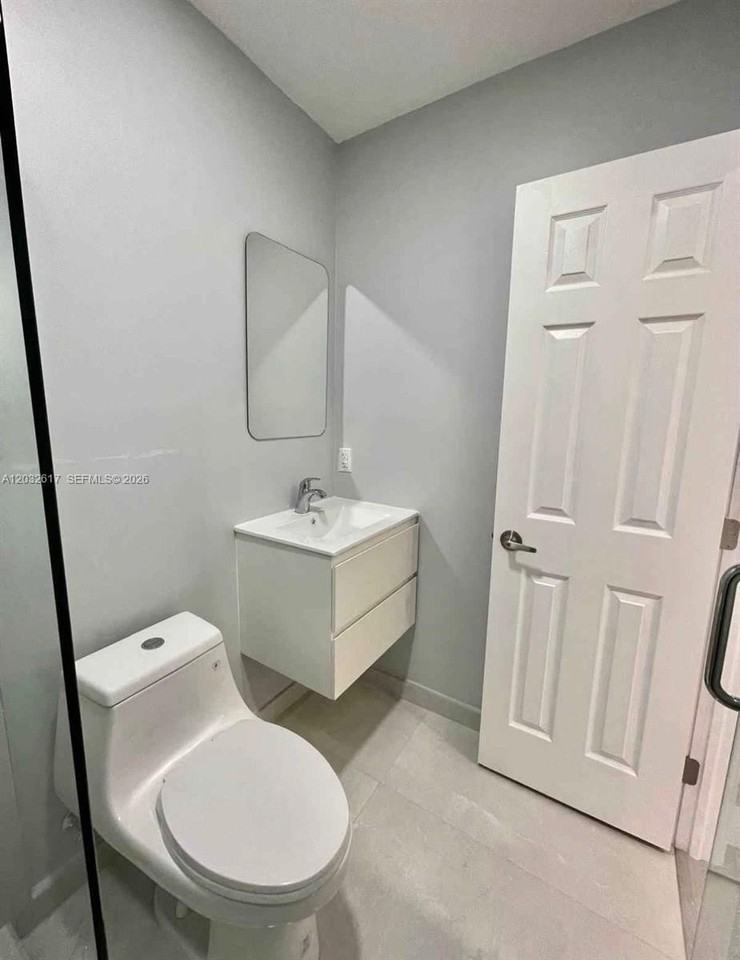 950 Nw 36th Ave #0 - Photo 5 of 12