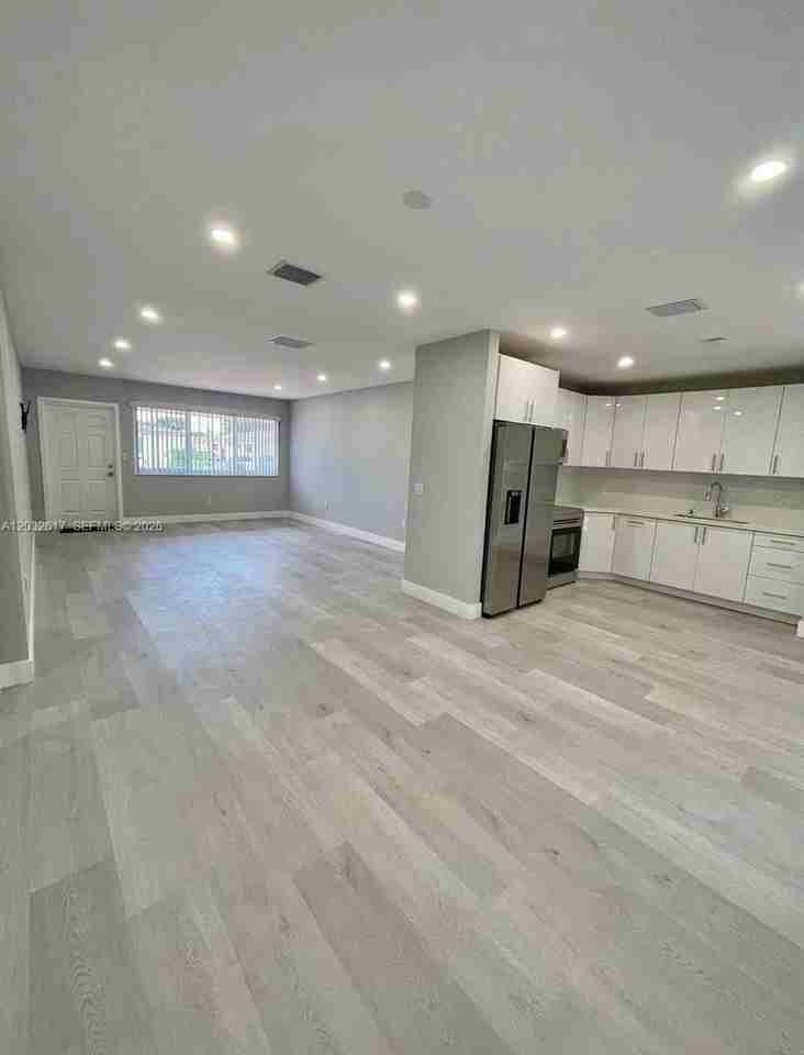 950 Nw 36th Ave #0 - Photo 6 of 12