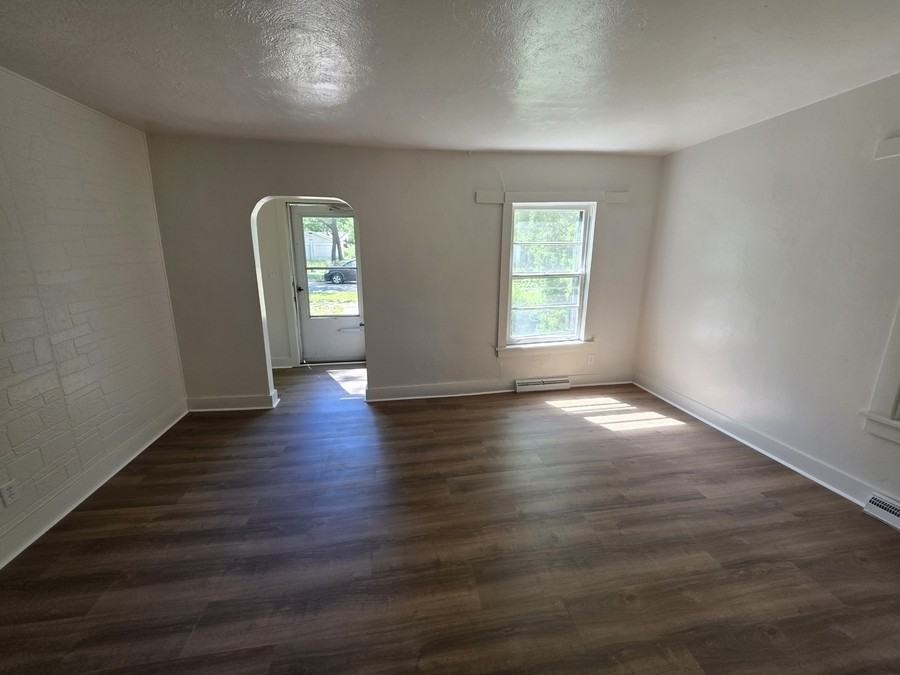 1920 Elwood St - Photo 5 of 10
