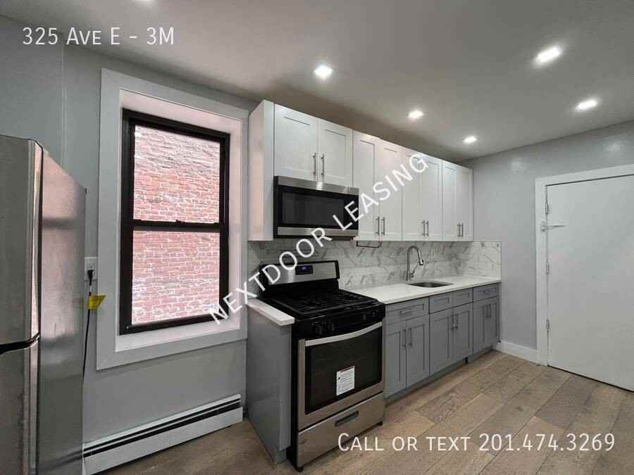 325 Avenue E #3M - Photo 2 of 11
