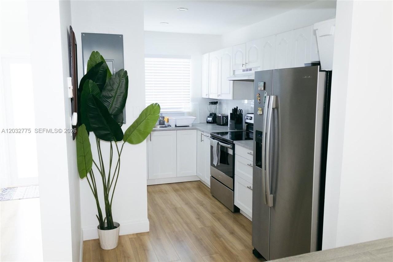 1126 Se 13th Ter - Photo 5 of 14