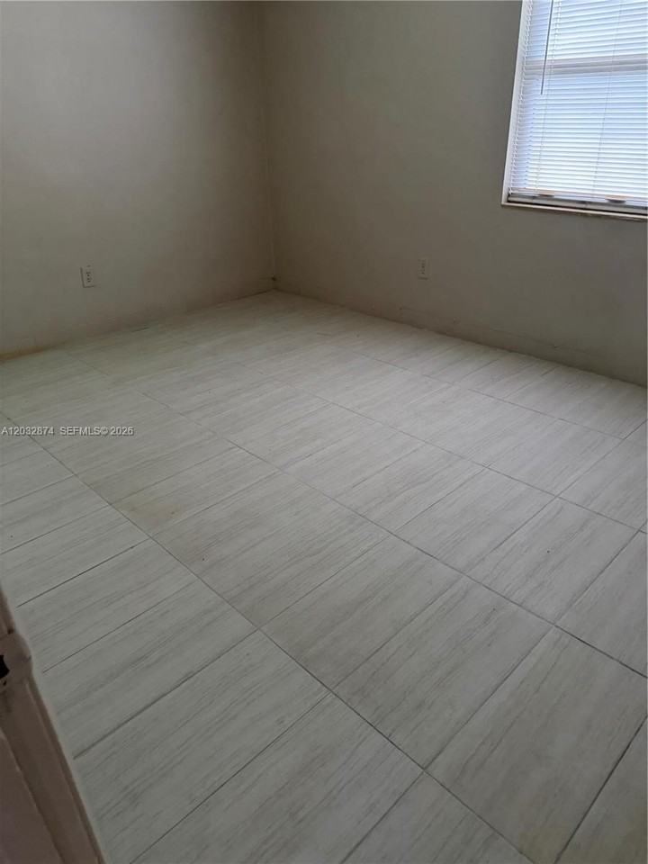 307 Nw 12th Ave #2 - Photo 4 of 7