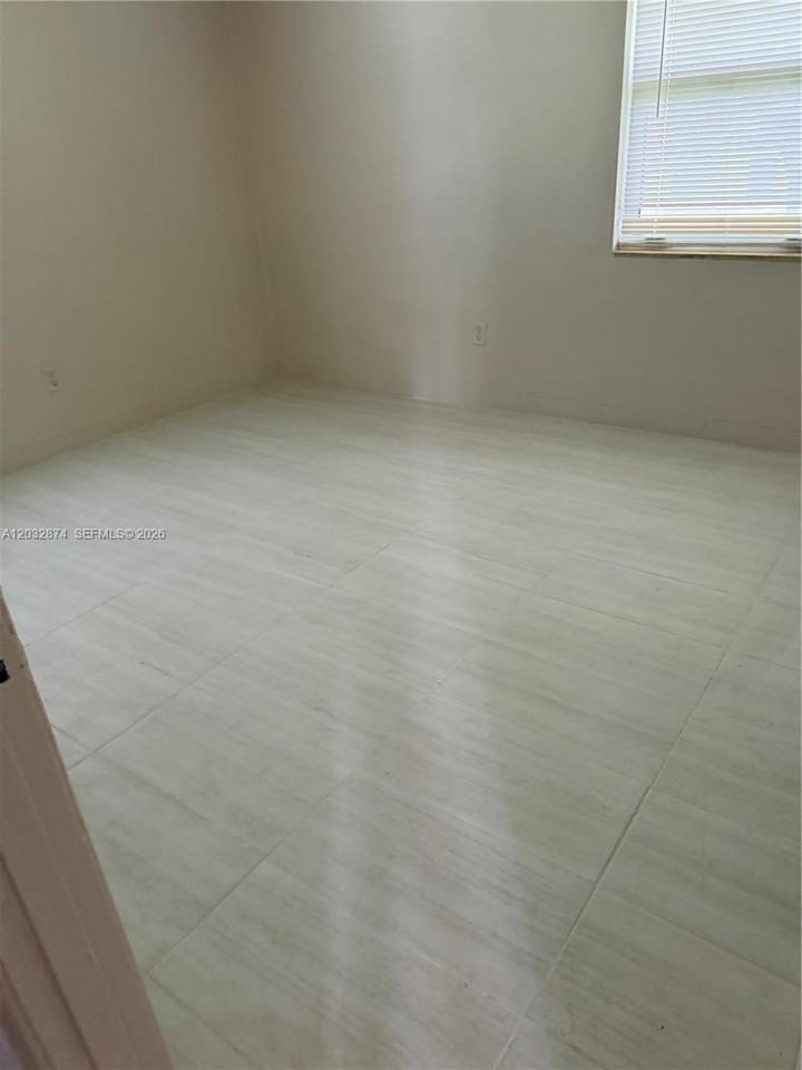 307 Nw 12th Ave #2 - Photo 5 of 7
