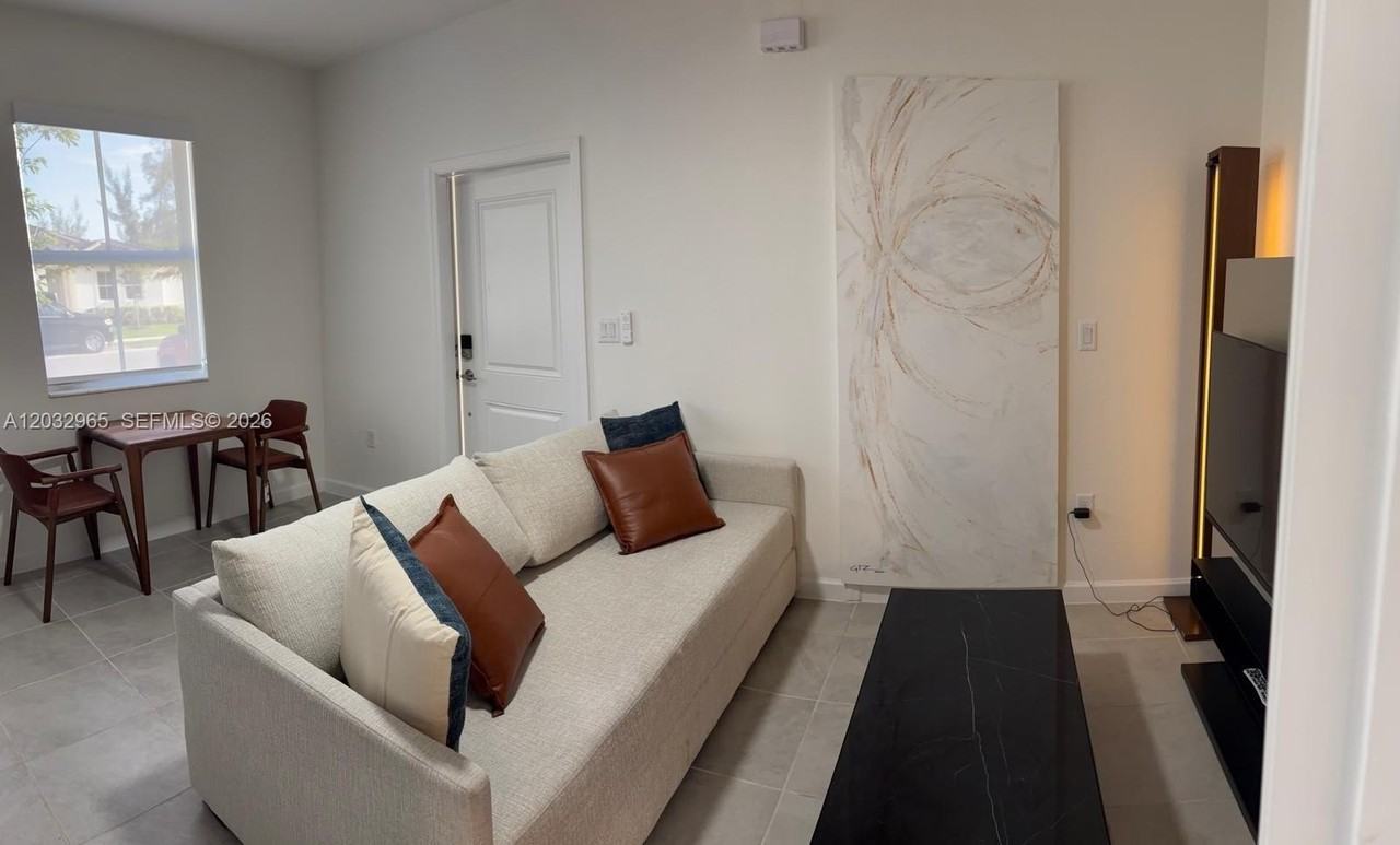 2225 Se 30th St #2225 - Photo 3 of 11